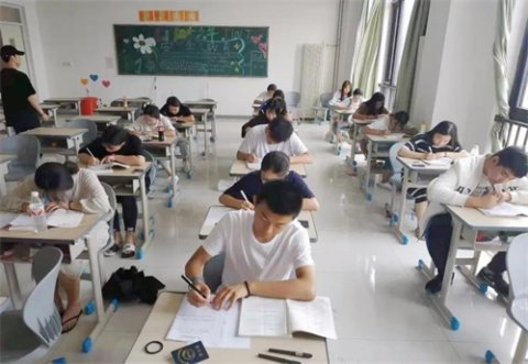 曹妃甸职业技术学院有序开展期末考试工作