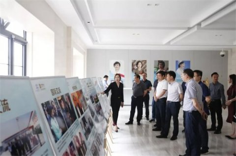 金堂县委副书记、淮州新城党工委副书记、淮州新城管委会主任刁义一行来职教城参观交流