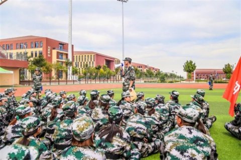 曹职院军训辅导员（班主任）|陪你身着军装，远处无声凝望