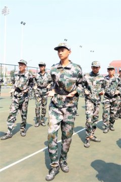 曹妃甸职业技术学院：军训风采你问我打的是什么拳？