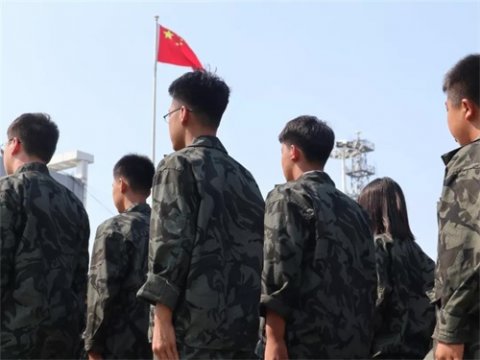 他的战士他的城 她的学生她的兵——曹妃甸区职教中心新生军训工作在教官教师带领下进入关键阶段