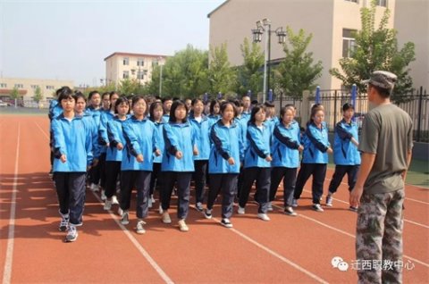 迁西职教中心：军训特辑之一 骄阳似火站军姿