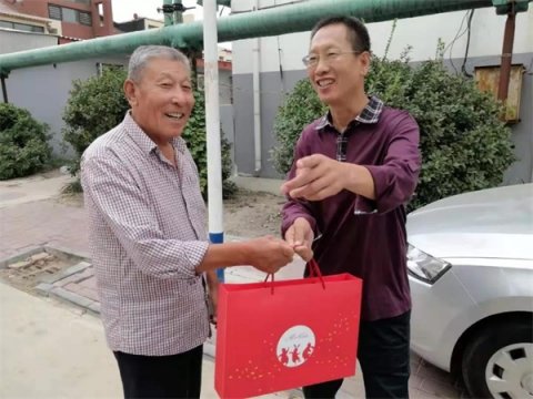 曹妃甸区职教中心领导慰问离退休教职工