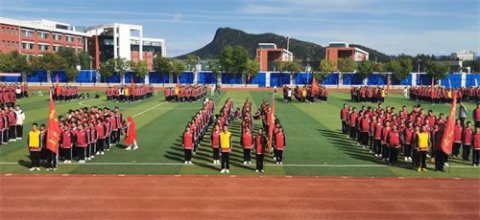 年少正当时 青春待起航----遵化职校学生军训首日风采展示