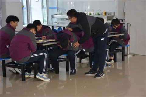 “食”战演练 “食”刻守护——曹妃甸区职教中心（高级技校）开展食品安全突发事件应急演练