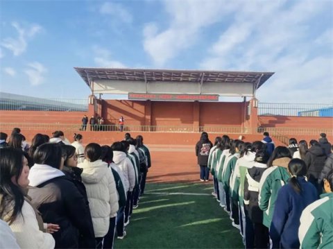 开平职校“铭记历史，共筑和平”—纪念南京大屠杀死难者国家公祭日主题升旗仪式