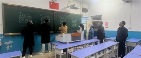 5 分钟 “板书对决”！玉田职教中心财经专业部开展教师粉笔书法比赛
