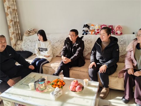 冬日暖阳照家访，家校携手育未来—滦南职教中心综合部开展寒假家访活动