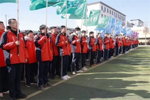 启航新程 共筑职梦——乐亭职校2025年春季开学首次“国旗下的思政课”扬帆起航