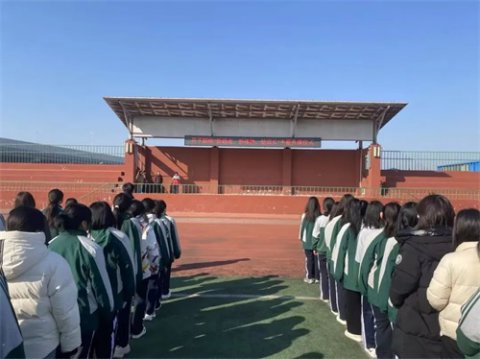 开平职校“新起点，新技能，新成长”主题升旗仪式