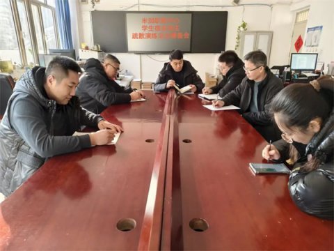 筑牢安全防线 守护生命通道 ——丰润区职教中心开展学生宿舍逃生疏散演练活动