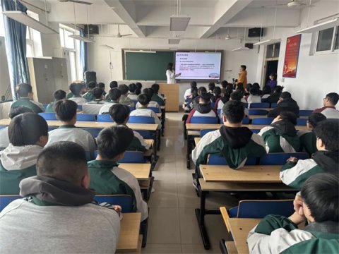 开平职校举办＂守护心灵、识破骗局＂主题团课——护航青春成长