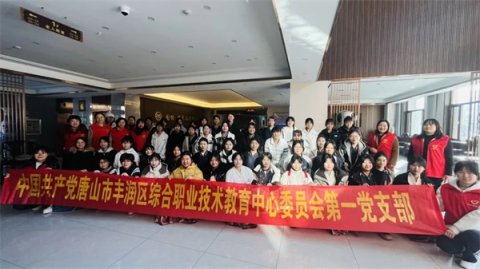 丰润区职教中心“夕阳信使”走进国能养老院 共筑温馨敬老情