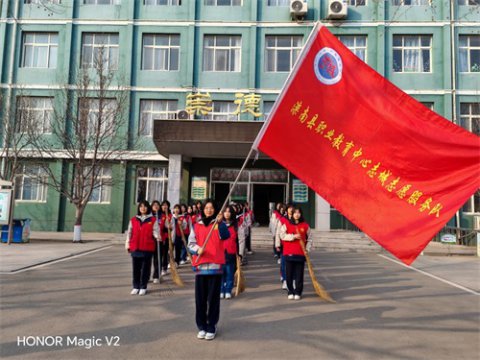 雷锋在行动 校园展新颜——滦南县职业教育中心开展雷锋志愿者系列活动（一）