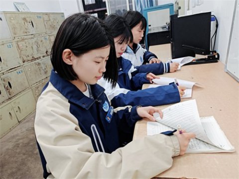 滦南职教中心：有这样一个群体闪耀着雷锋的光芒——校园之声广播站