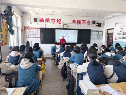 课堂有光，青蓝共燃——滦南职教中心基础部开展“青蓝工程”指导教师引路课活动