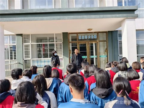 践行雷锋精神，校园修剪正当时——滦南职教中心基础部开展校园修剪活动