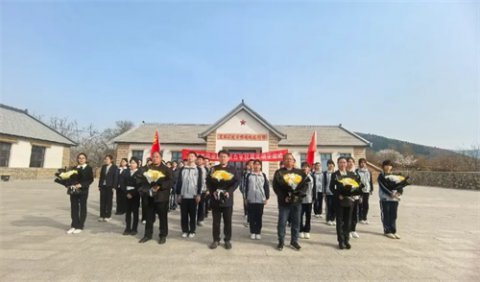 踏寻红色印记 缅怀革命先烈——遵化职校赴鲁家峪开展德育研学活动