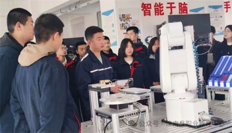 滦南职教中心老教师“引路课” 开课，助力青年教师成长