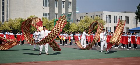 龙腾虎跃展风姿，旗舞歌扬书华章——滦南职教中心机电部团体操表演获得圆满成功