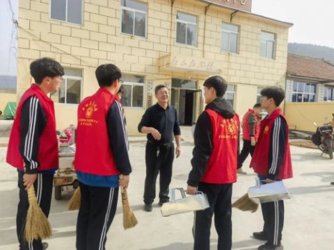 党旗引领践初心 青春聚力净乡村——我校第二党支部赴西大泉村开展志愿清扫活动