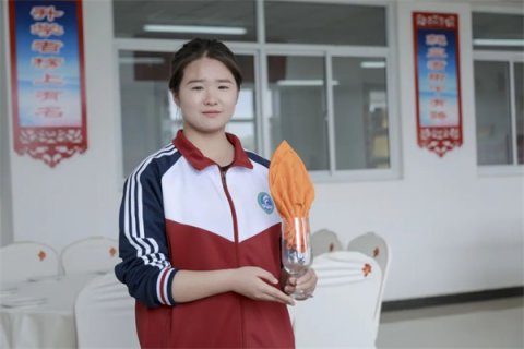 追光者的足迹——乐亭职校技能之星曹晓曼的蜕变之旅