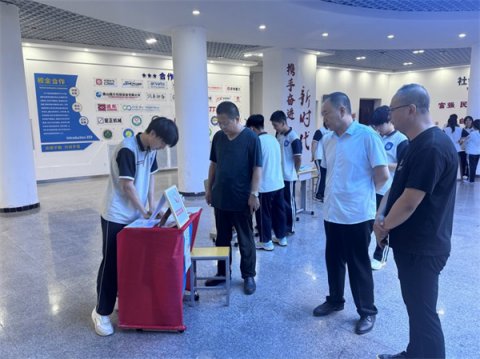 巧手匠心颂党恩 职教学子展风采——丰润综合职教中心举办庆祝建党104周年文创作品大赛