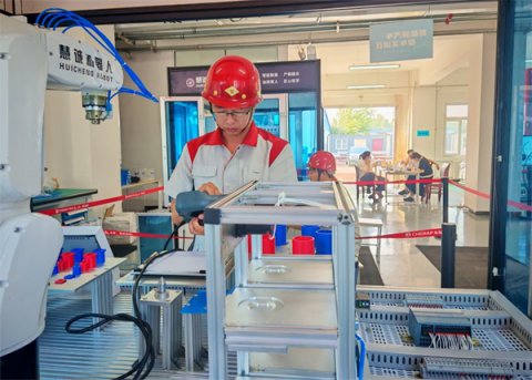 滦南职教中心师生在唐山市工业机器人安装与编程赛项中喜获佳绩