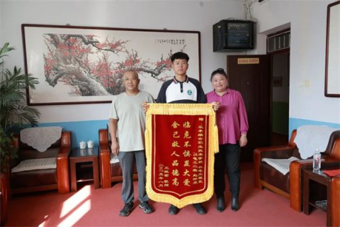 【星火少年】乐亭职校赵梓辰同学智救落水儿童！