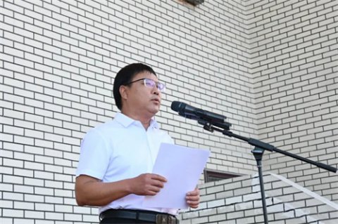 迁安职教中心：升旗仪式思政课开讲，校长引学子晰定位 明价值 启新程