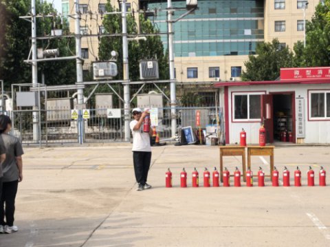 【消防安全第一课】乐亭职校组织新生消防演练