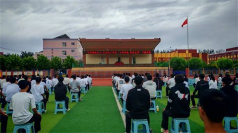 玉田职教中心玉田技工学校开展2025年规范教育月系列活动之“文明用餐教育”