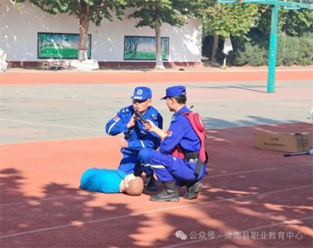 撑起校园“安全伞”：蓝天救援队应急培训守护师生平安