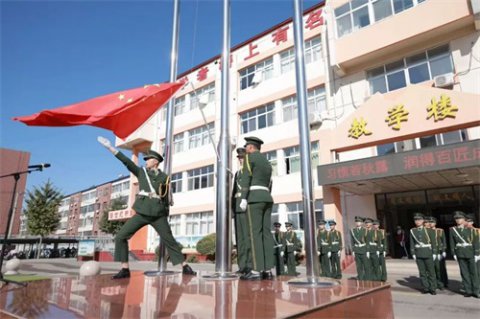 【国旗下的思政课】习惯若秋露 润得百匠成——乐亭职校