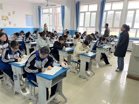 玉田职教中心组织全校语、数、英三科摸底考试