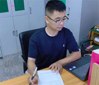 【遵化职校优秀教师】以德润心书忠诚画卷 潜心耕耘绘担当诗篇｜遵化市优秀教师——李阳