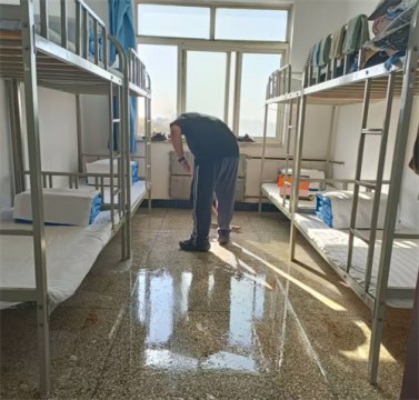 洁净宿舍展风貌 文明之风润心田——滦南职教中心机电部开展宿舍卫生清扫专项活动