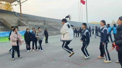 绽放青春风采  激发强国力量——丰润职教中心举行冬季跳绳比赛